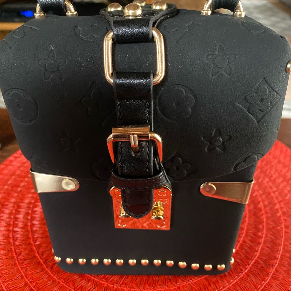 Luxury box handbag black leather w/ strap